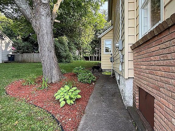 4th image of 409 W Douglass Ave