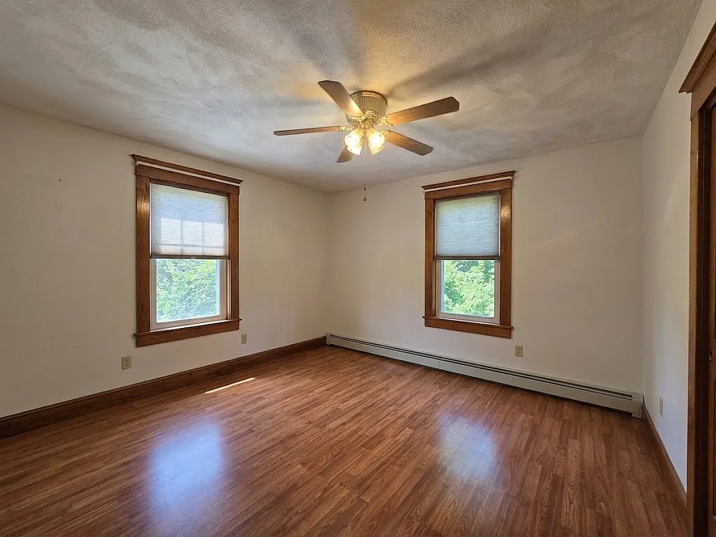 3 bed, 1328 sqft, $1,900 — Photo 4