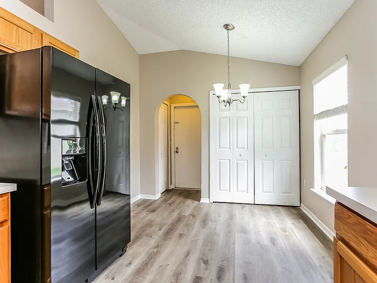 98 Reeding Ridge Dr E — Photo 8