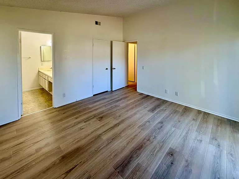 3368 Calle La Veta — Photo 8