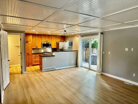 4th image of 8055 Kline Ct