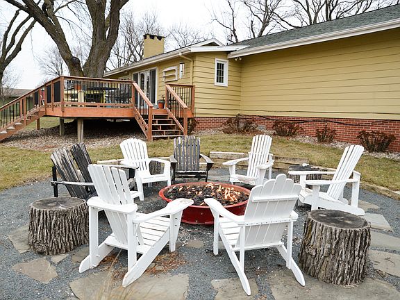 3rd image of 207 Rhinehart Ave
