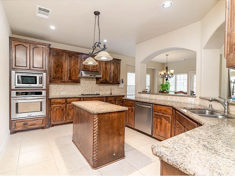 12060 Grandview Dr — Photo 6