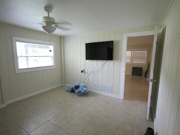 5th image of 122 Falkirk St