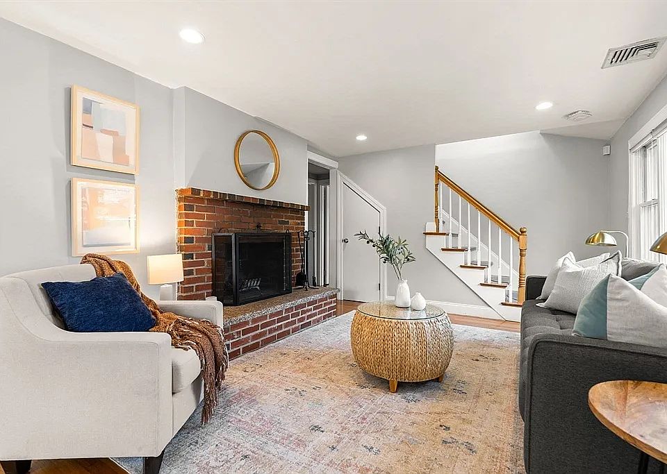 1st image of 334 Mystic St