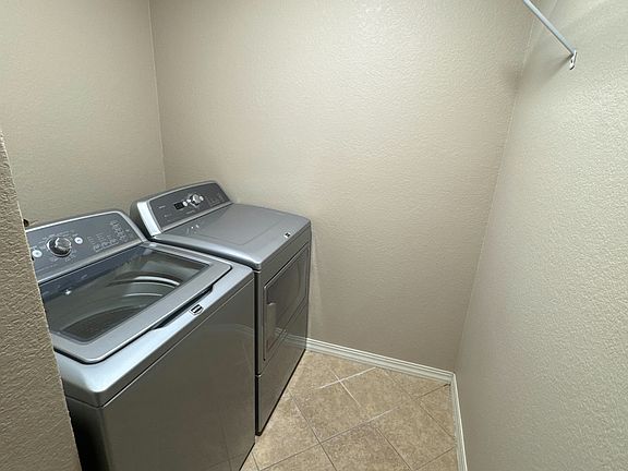 5th image of 1115 W Berkeley Ave