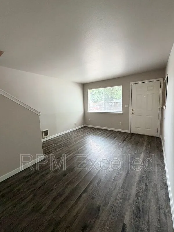 2 bed, 1.5 bath, 900 sqft, $1,750 — Photo 4