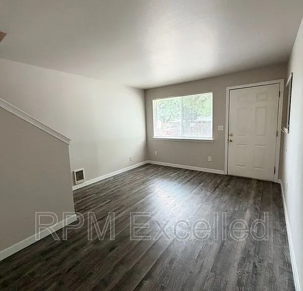 630 M St NE #2 — Photo 4