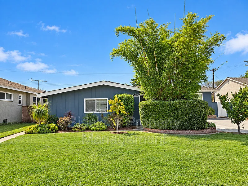 4 bed, 2.0 bath, 1852 sqft, $4,300 — Photo 4