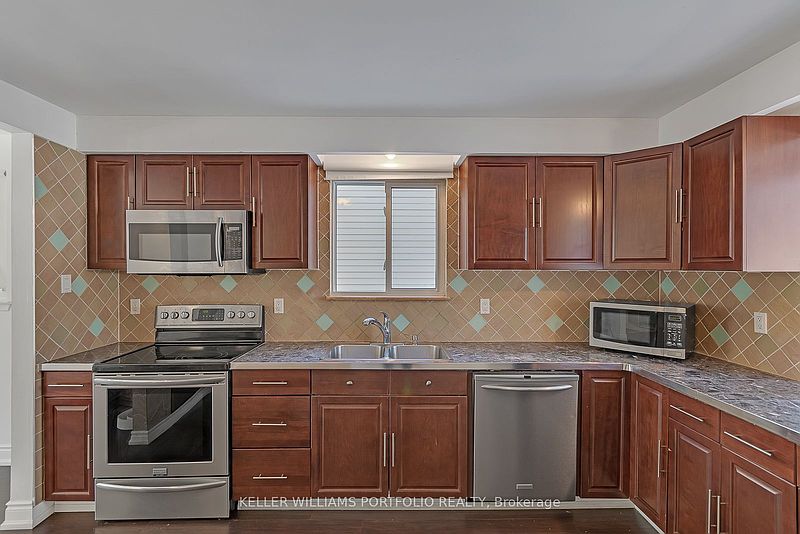 Ajax House for rent - 5 Bedrooms — photo 7