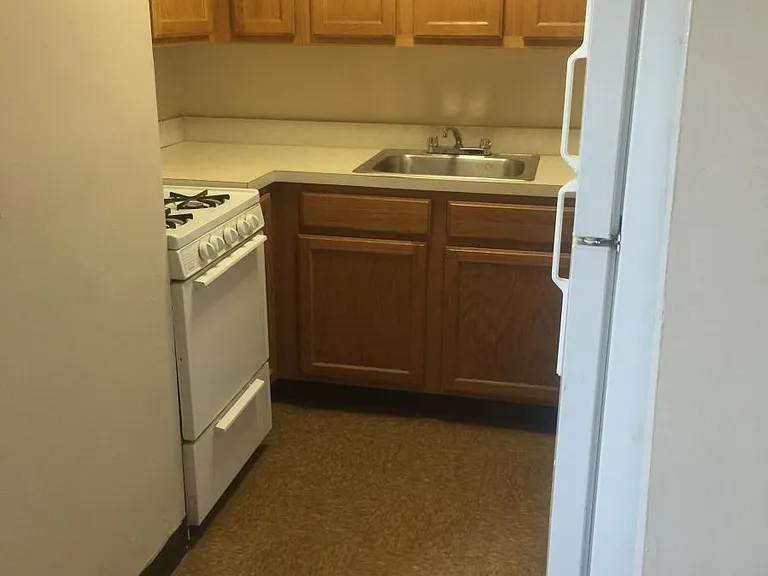 564 Jersey Ave #4 — Photo 2