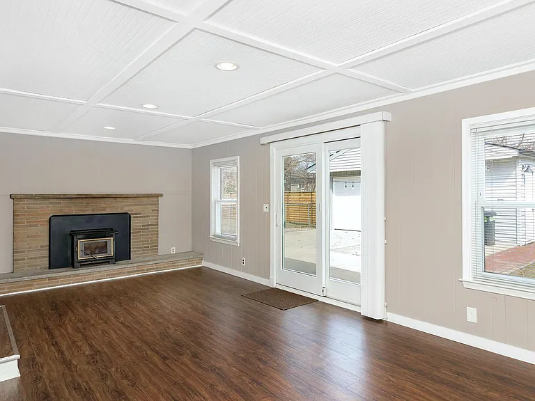 854 Allen St — Photo 15