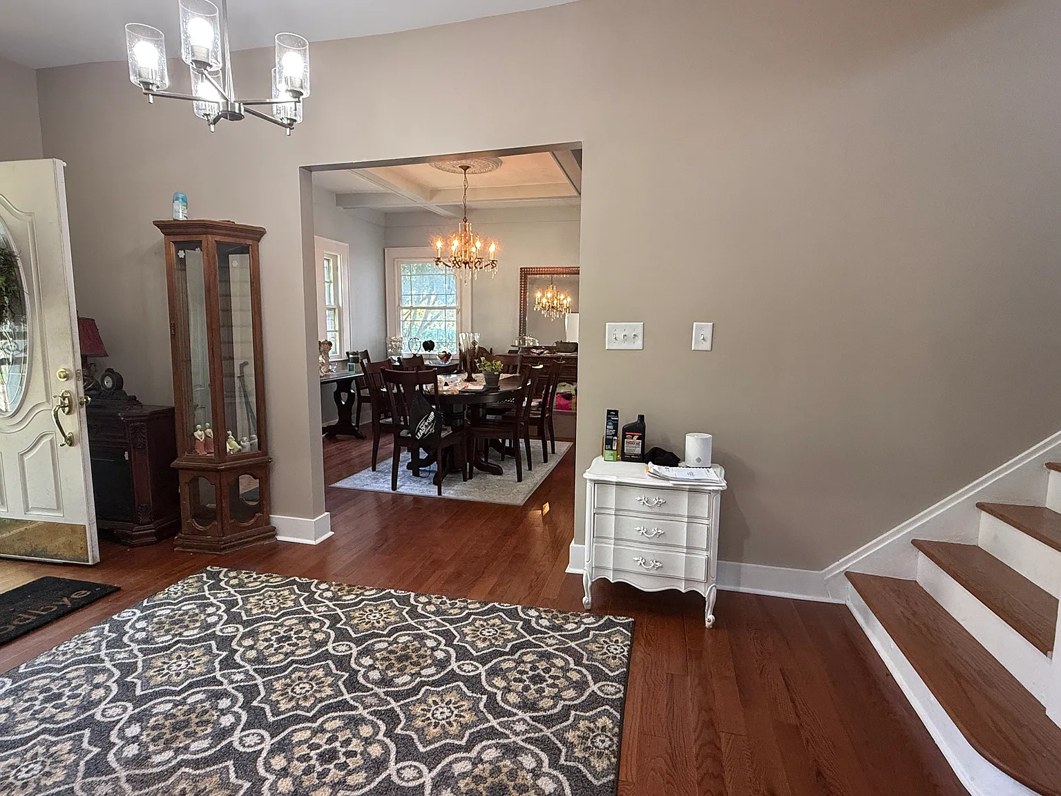 4 bed, 2.5 bath, 3100 sqft, $2,800 — Photo 2