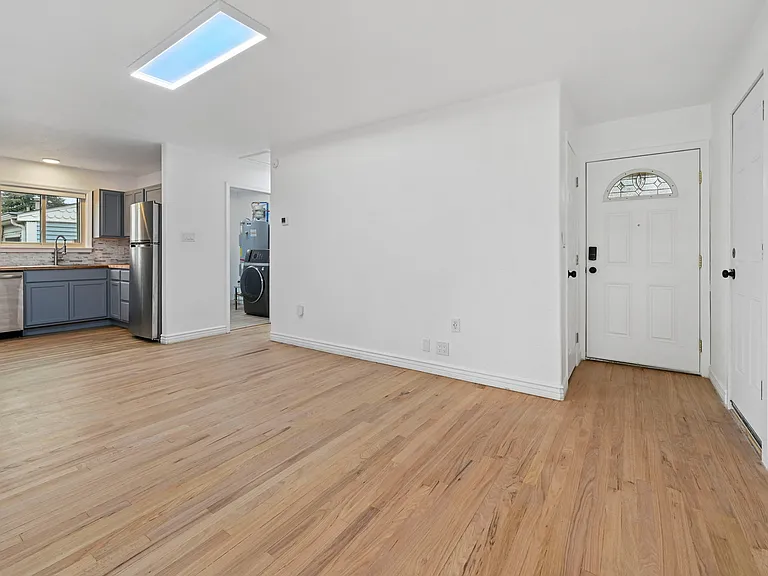 309 Redwood Dr — Photo 4