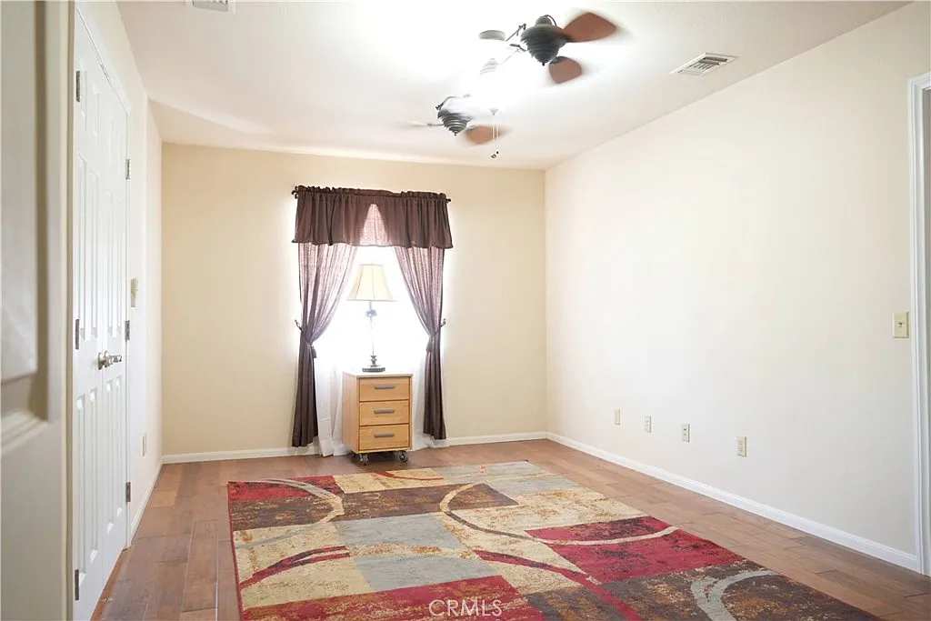 4 bed, 2.5 bath, 3687 sqft, $800 — Photo 4