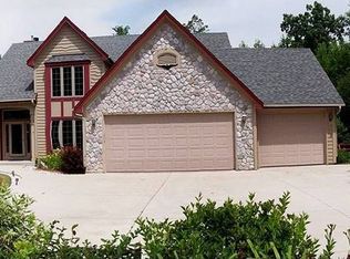 1482 E Cedar Creek Rd, Grafton, WI 53024