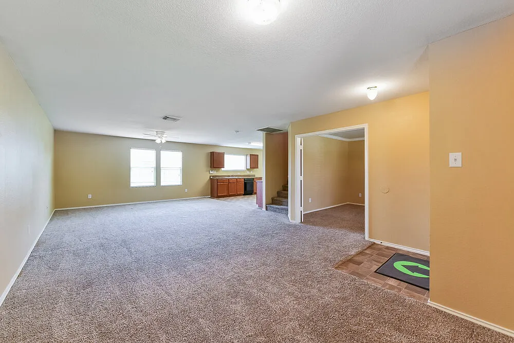 4 bed, 2.5 bath, 2328 sqft, $2,190 — Photo 4