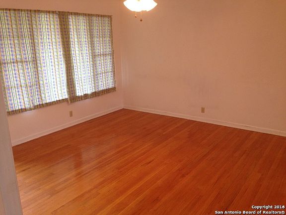 3rd image of 4915 Wycliff Dr