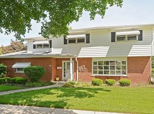 616 W Fairview St, Arlington Heights, IL 60005