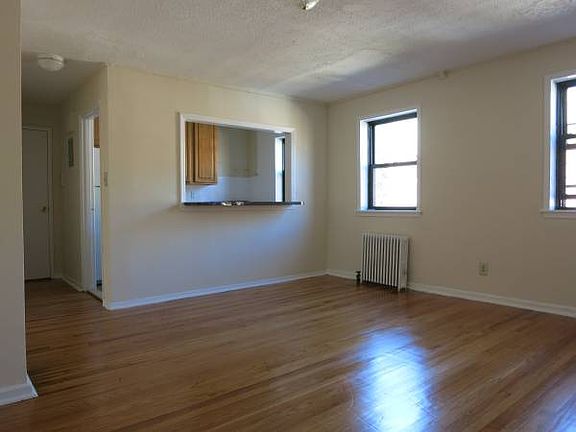 4th image of 2053 20th St APT 2C