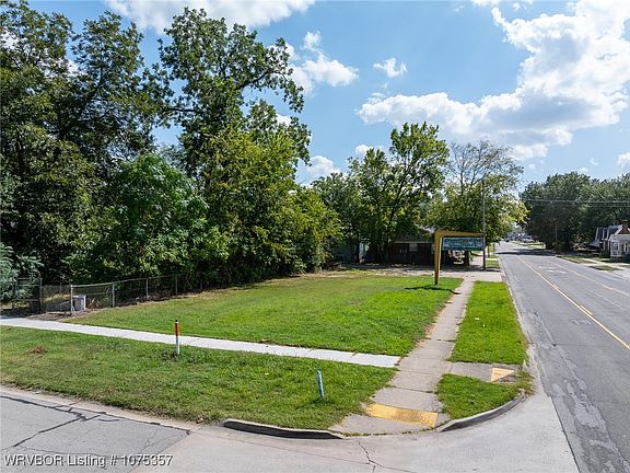 4th image of 1320 N Greenwood Ave