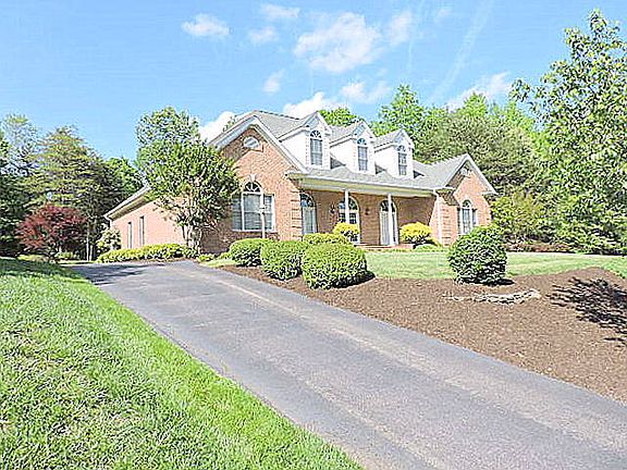 3rd image of 247 Oak Creek Dr