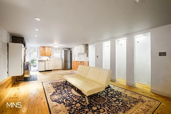 Rented by MNS Marketing | media 22