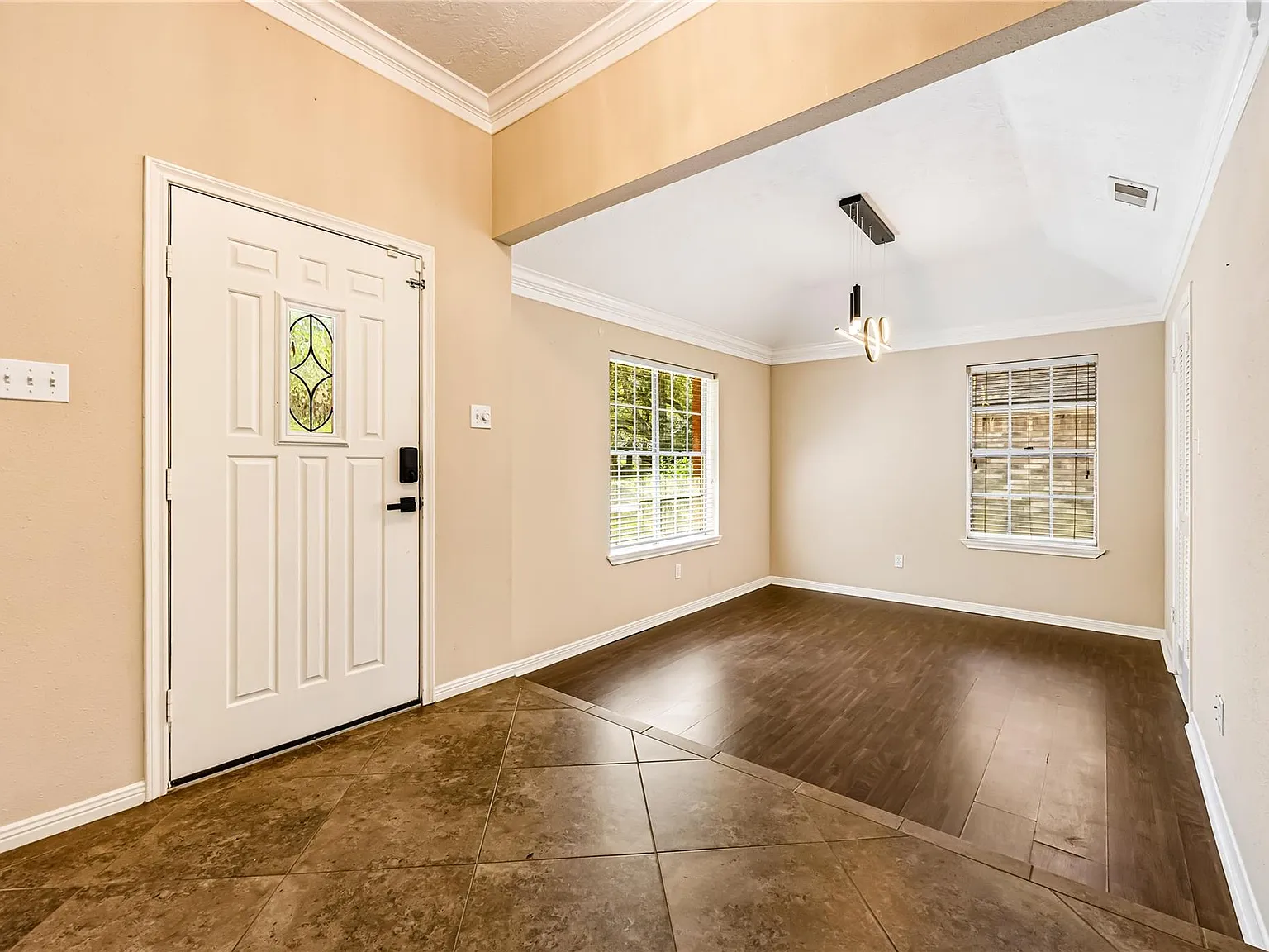 4 bed, 2.0 bath, 2062 sqft, $2,500 — Photo 4