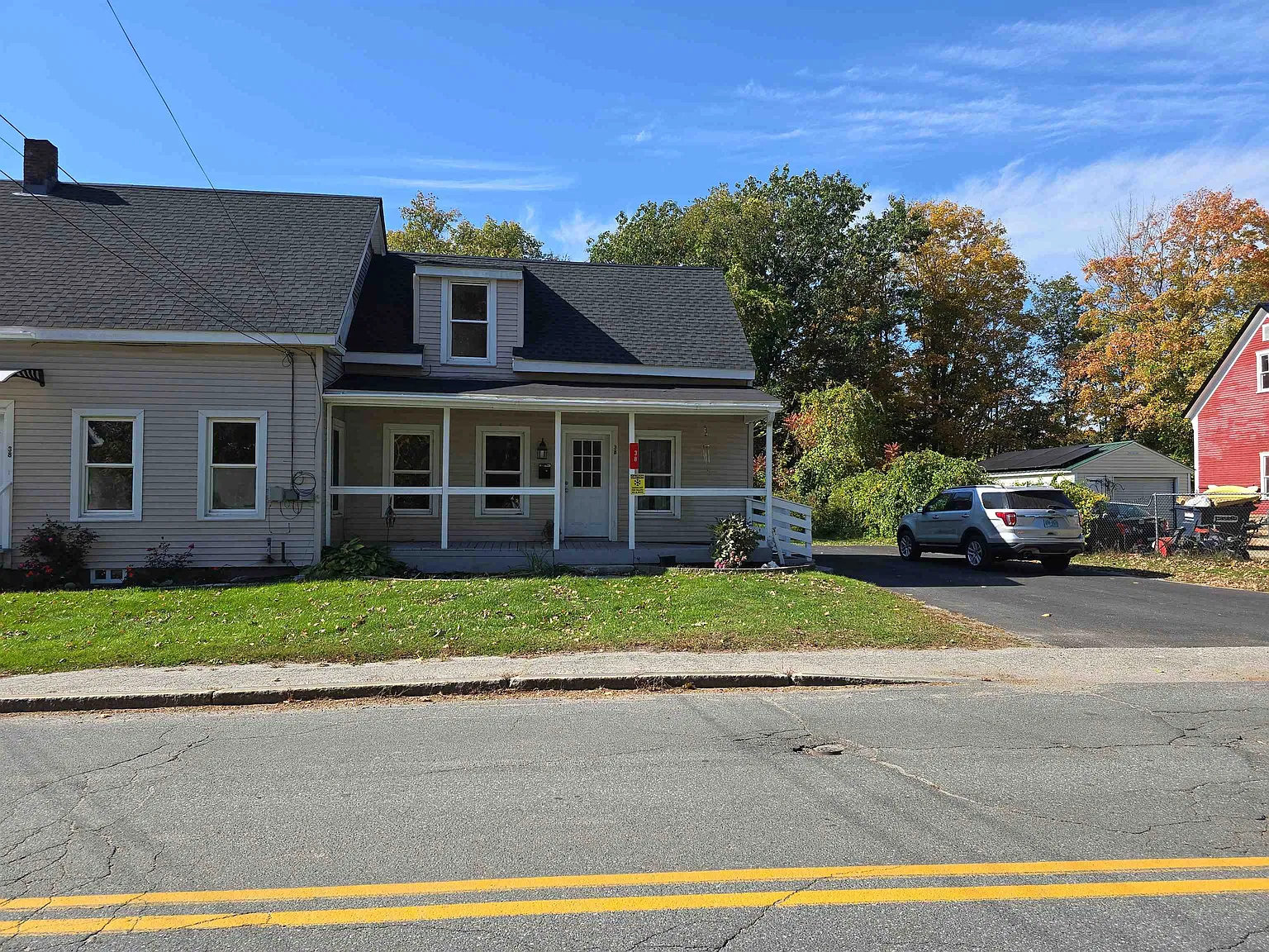 3 bed, 1.0 bath, 1550 sqft, $1,900 — Photo 1