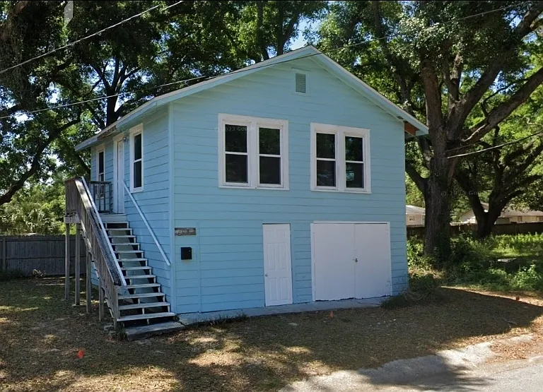 205 N M St — Photo 1