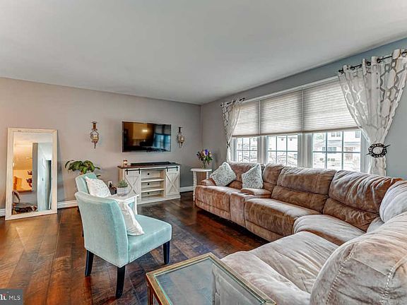 4th image of 571 Hemingway Dr