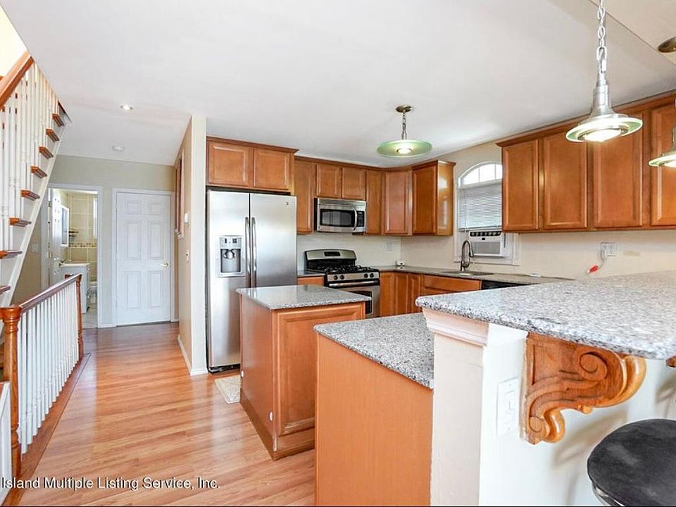 1st image of 69 Bedford Ave #2