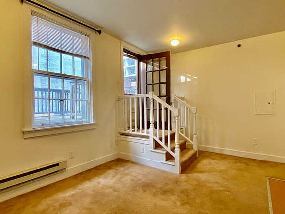 3rd image of 330 S Juniper St #3B