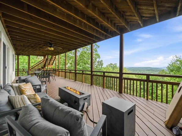 126 E Villena Dr, Hot Springs, AR 71909