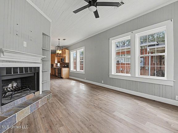 4th image of 806 Herrick Ave