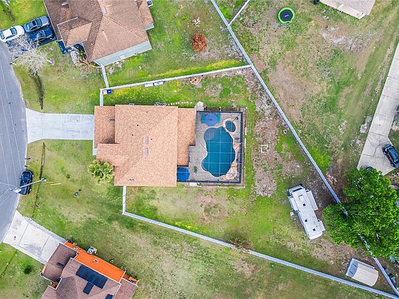 5th image of 554 Bristol Cir
