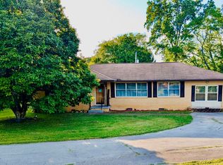 1102 Collins Cir, Chattanooga, TN 37411