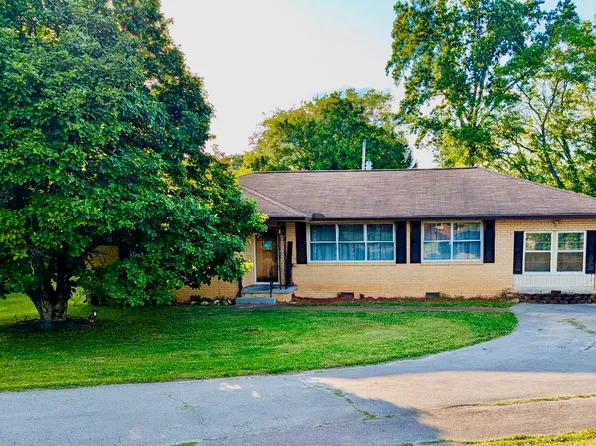1102 Collins Cir, Chattanooga, TN 37411