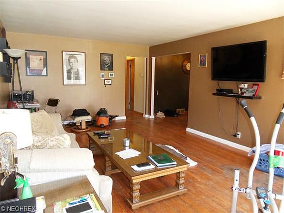 3rd image of 231 S Belvoir Blvd