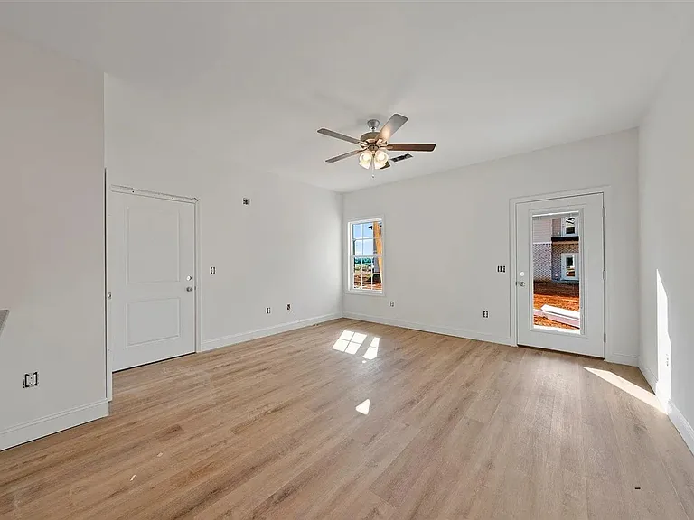 355 Hillview Mills Blvd — Photo 4