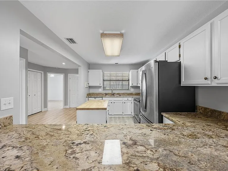 6654 Tannin Ln #B — Photo 8