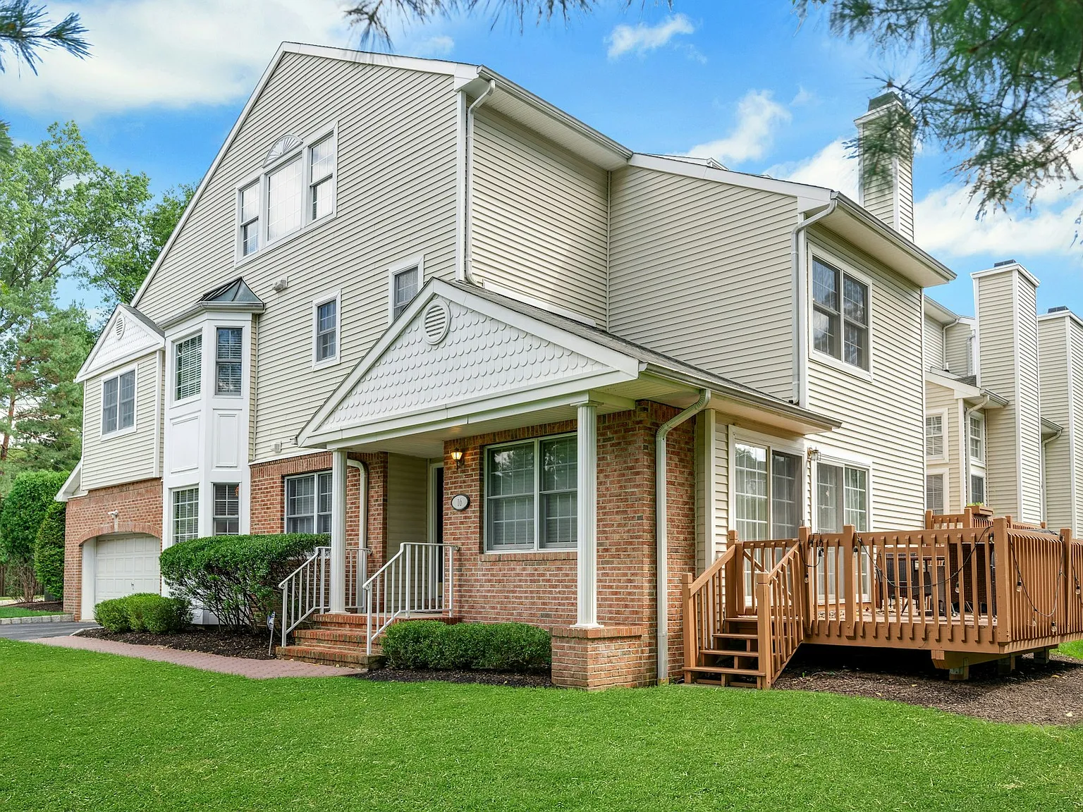 3 bed, 2.5 bath, 3200 sqft, $5,300 — Photo 3