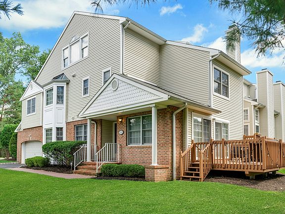 3rd image of 16 McManus Ct