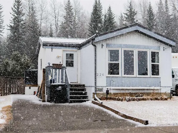 226 W Skogg Ave, Hinton, AB T7V 1A6