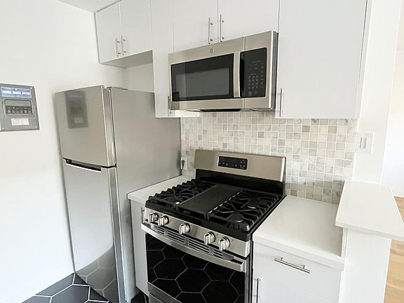2nd image of 1521 12th St APT 6