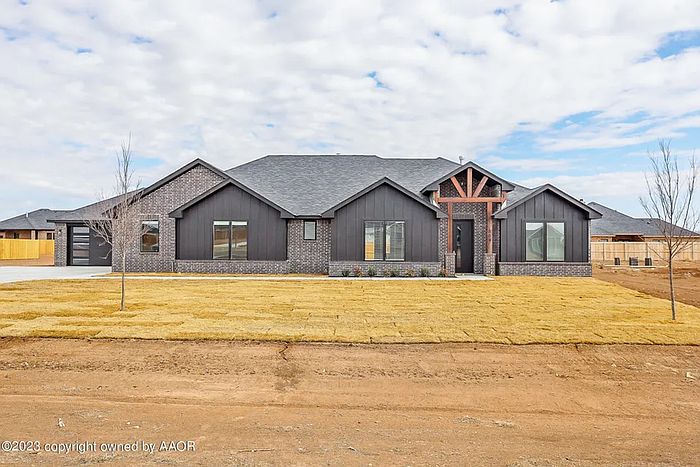 1st image of 504 Country Club Dr