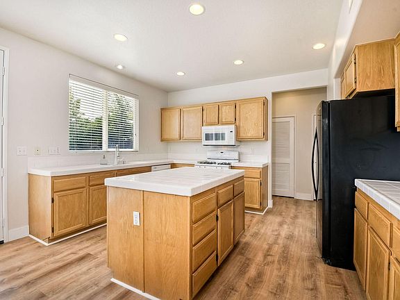 4th image of 41289 Engelmann Oak St