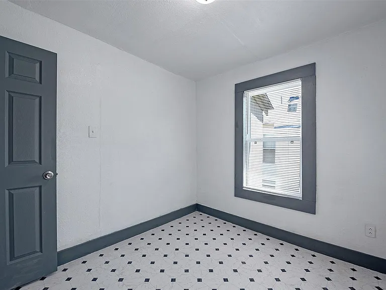 2217 Stevens St — Photo 15