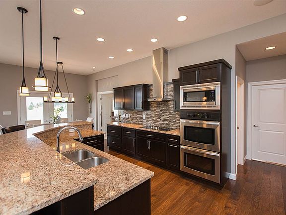 2nd image of 275 Fairway Dr