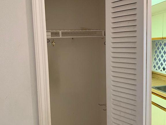 3rd image of 3073 Sir Hamilton Cir #9